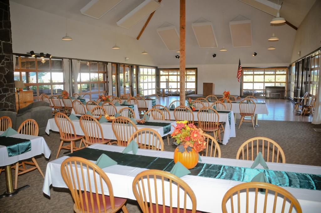 Bend-Sunriver Camping Resort Wheelchair Accessible Yurt 13 Luaran gambar